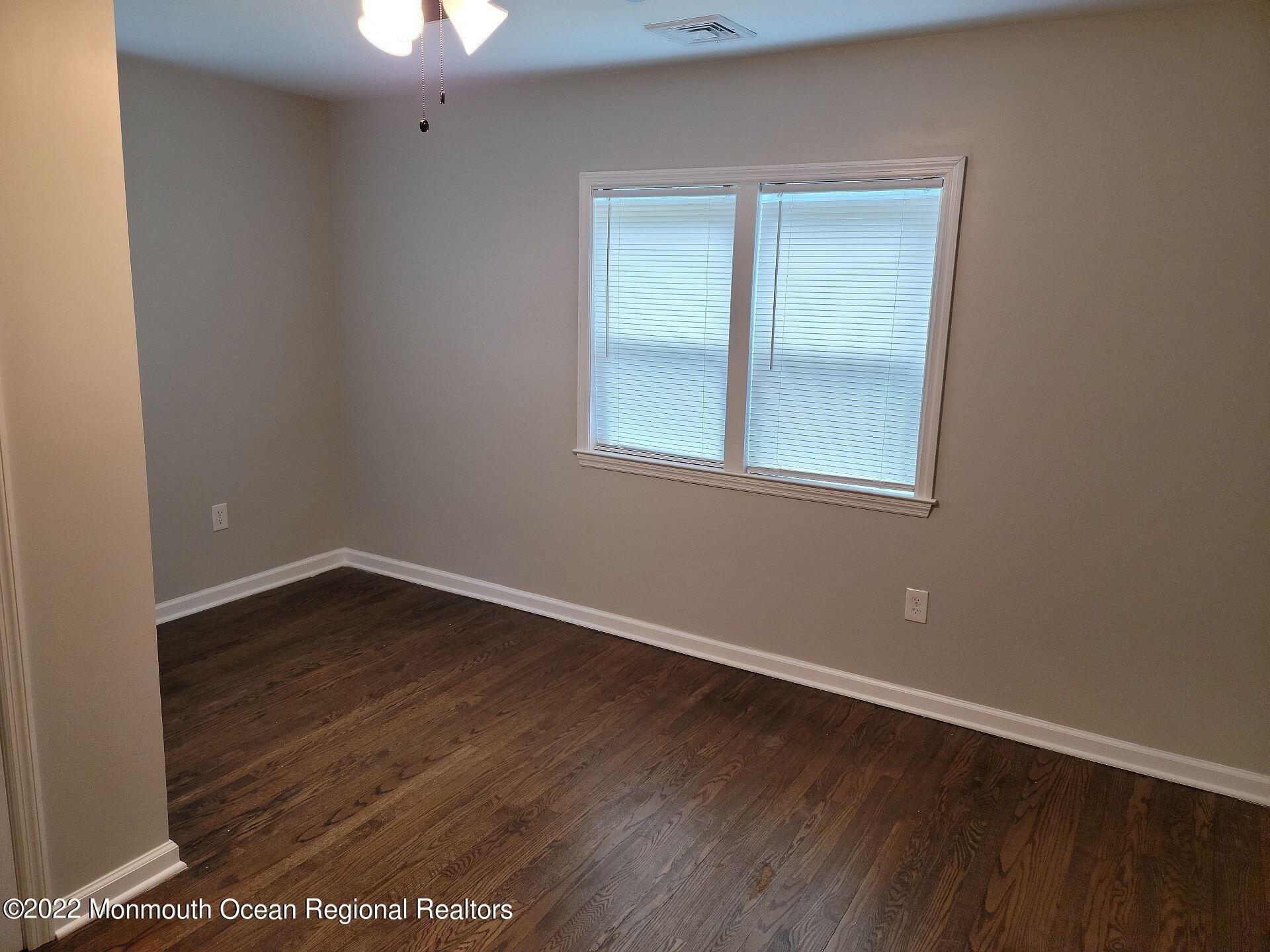 Raymond Ave, Toms River, NJ 08755