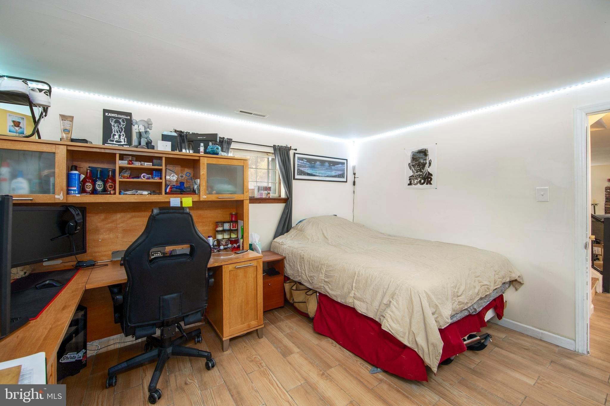 White Oak Ln, Williamstown, NJ 08094