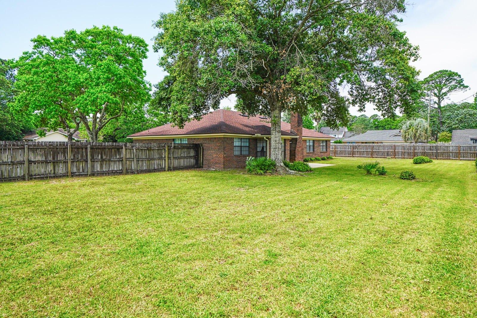 Ashford Ct, Mary Esther, FL 32569