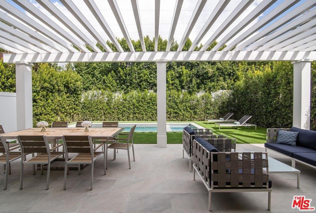 Bellaire Ave, Studio City, CA 91604