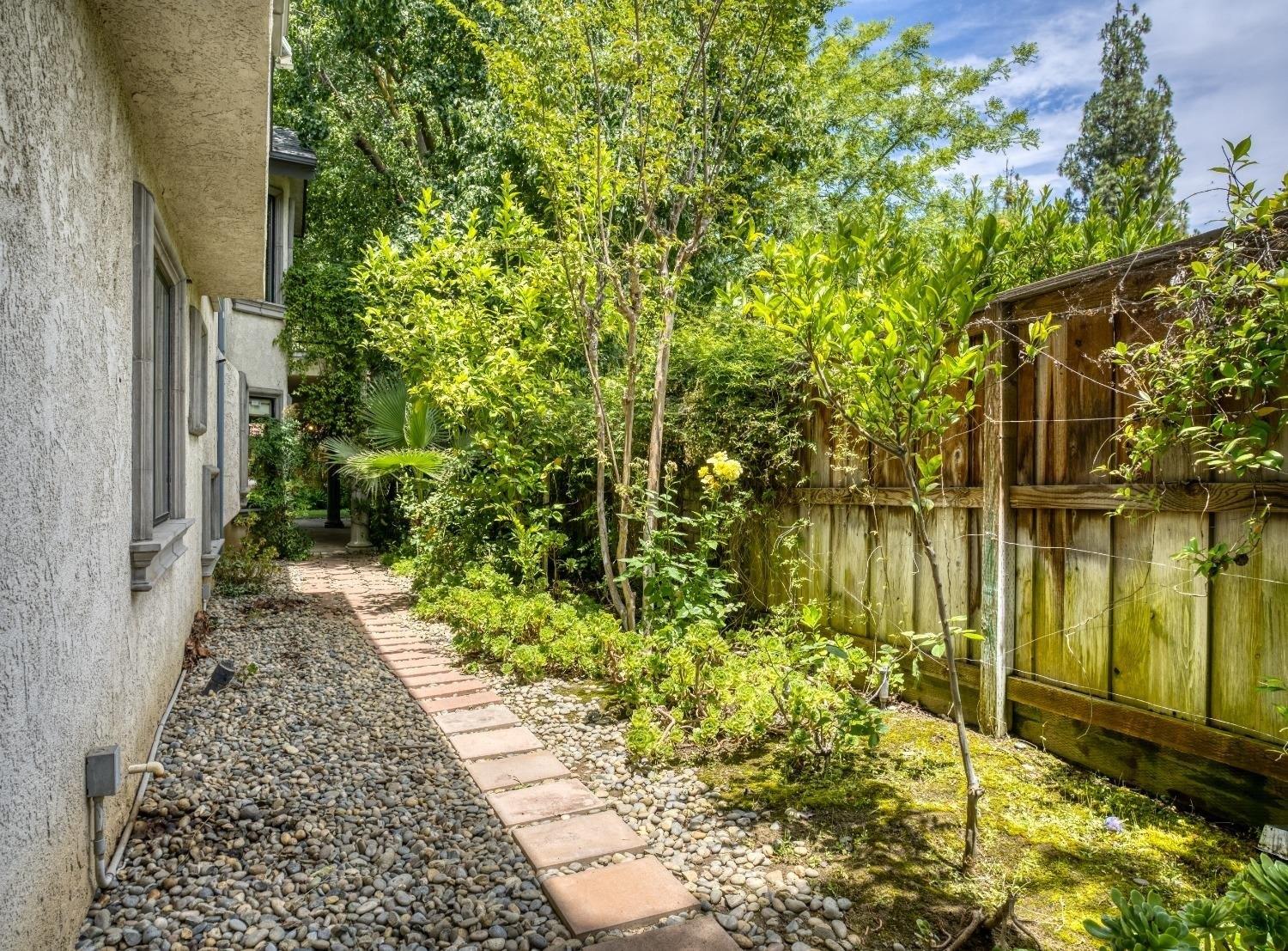 W Bluff Ave, Fresno, CA 93711