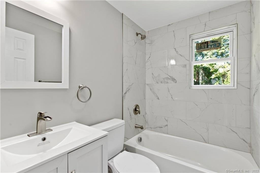 Farnsworth St, Hamden, CT 06517