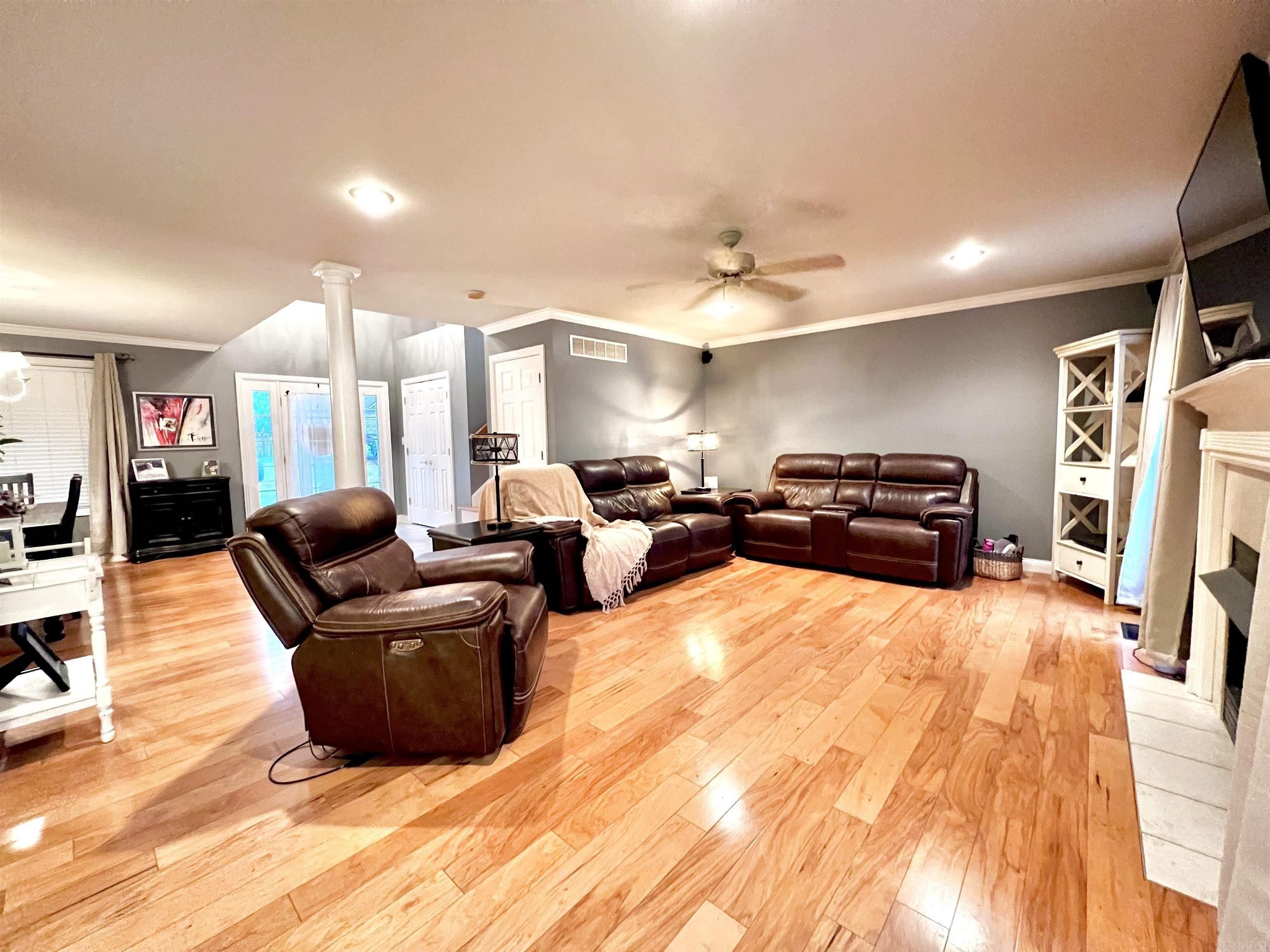 Winfield Dr, Evansville, IN 47725