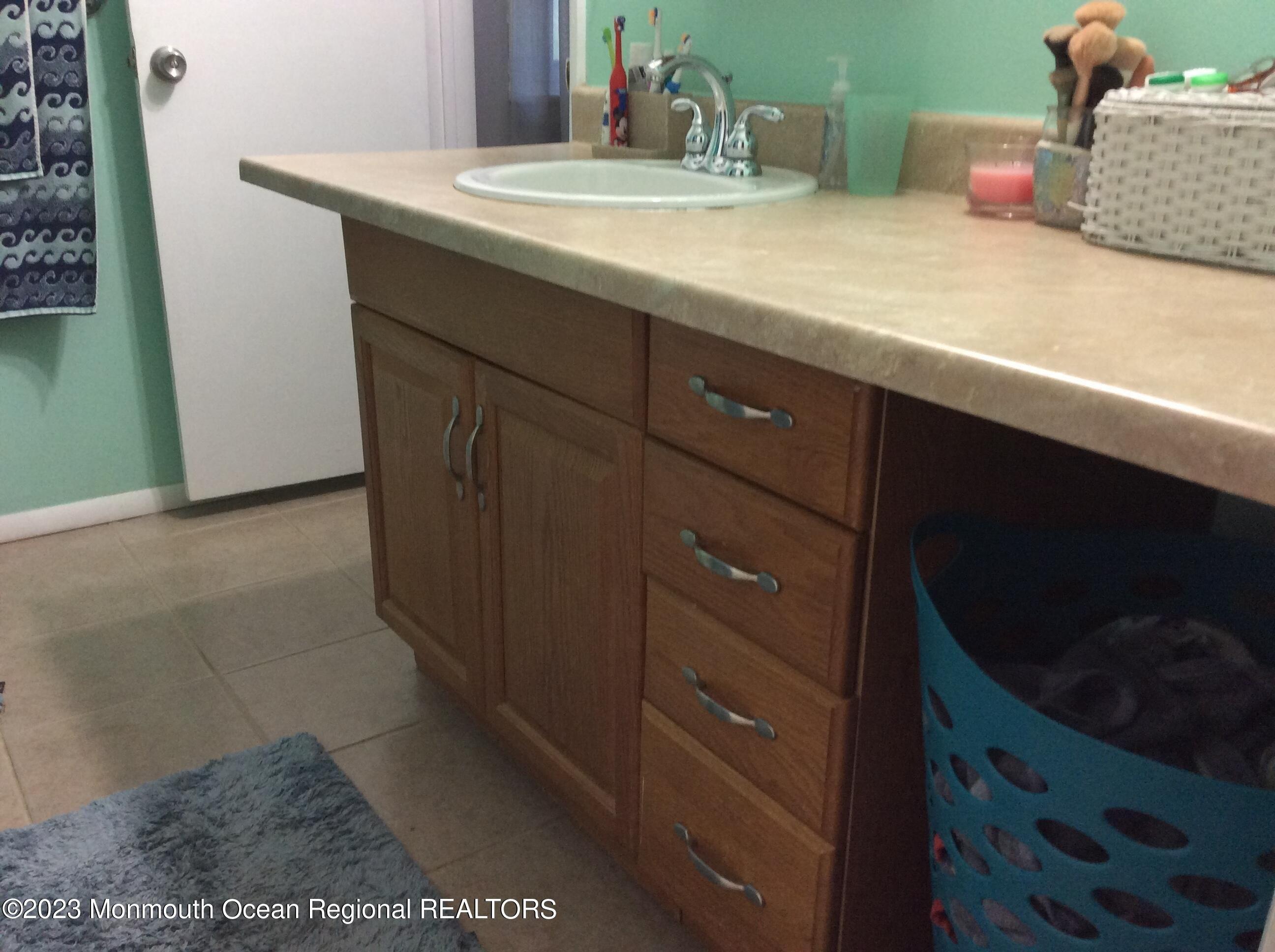 Chestnut Way Cir, Barnegat, NJ 08005
