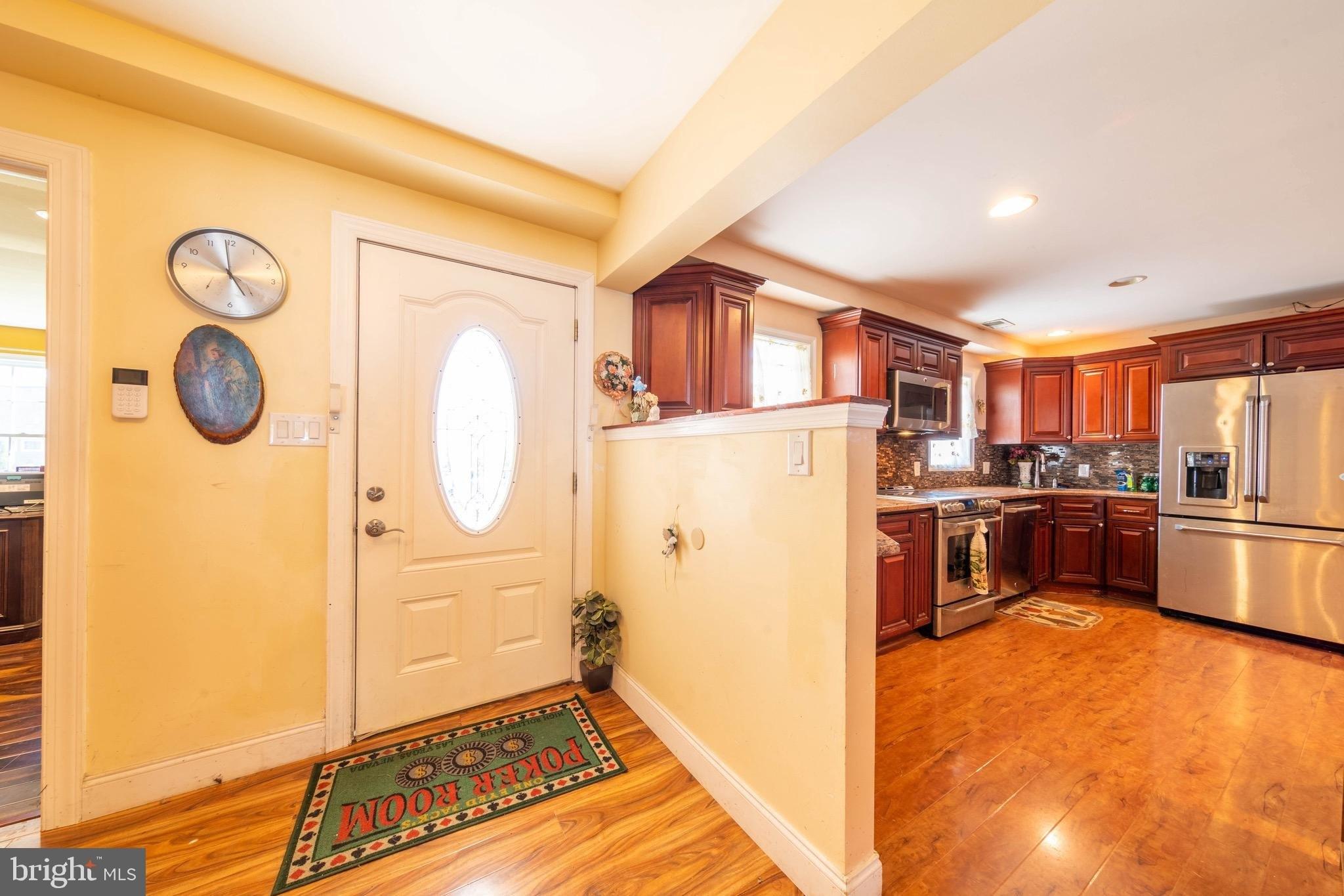 Forsythia Dr N, Levittown, PA 19056