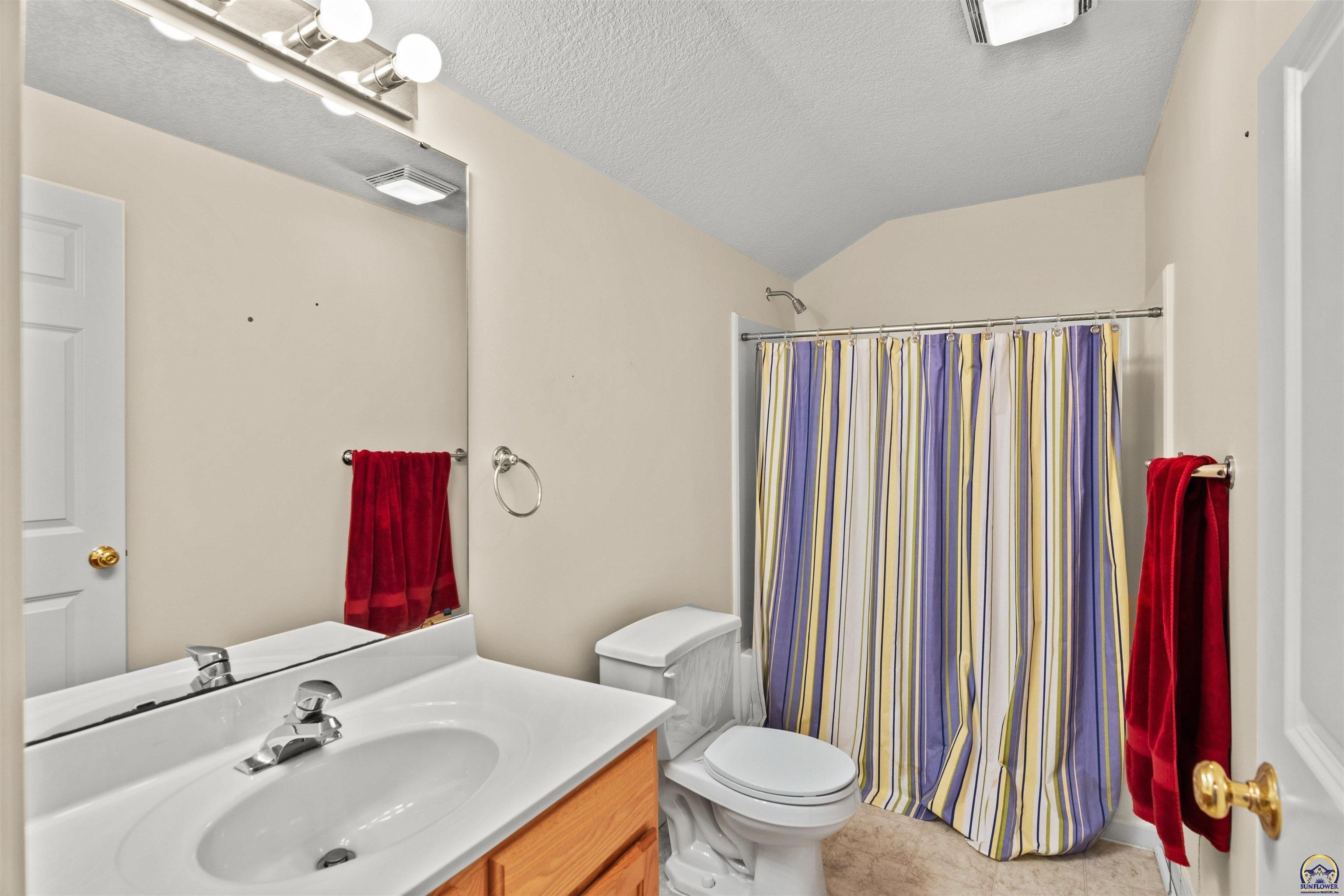 Sw Woodbridge Ct, Topeka, KS 66606