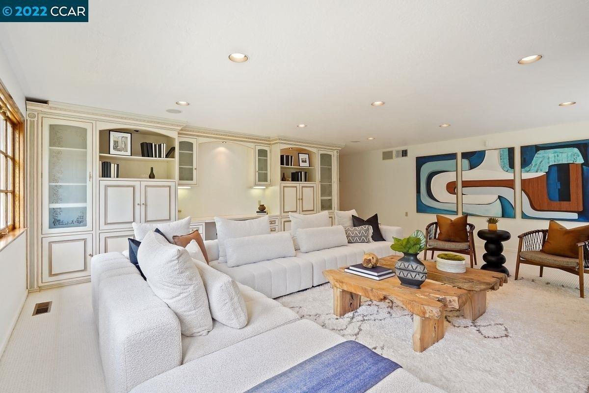 Yarrow Valley Ln, Orinda, CA 94563