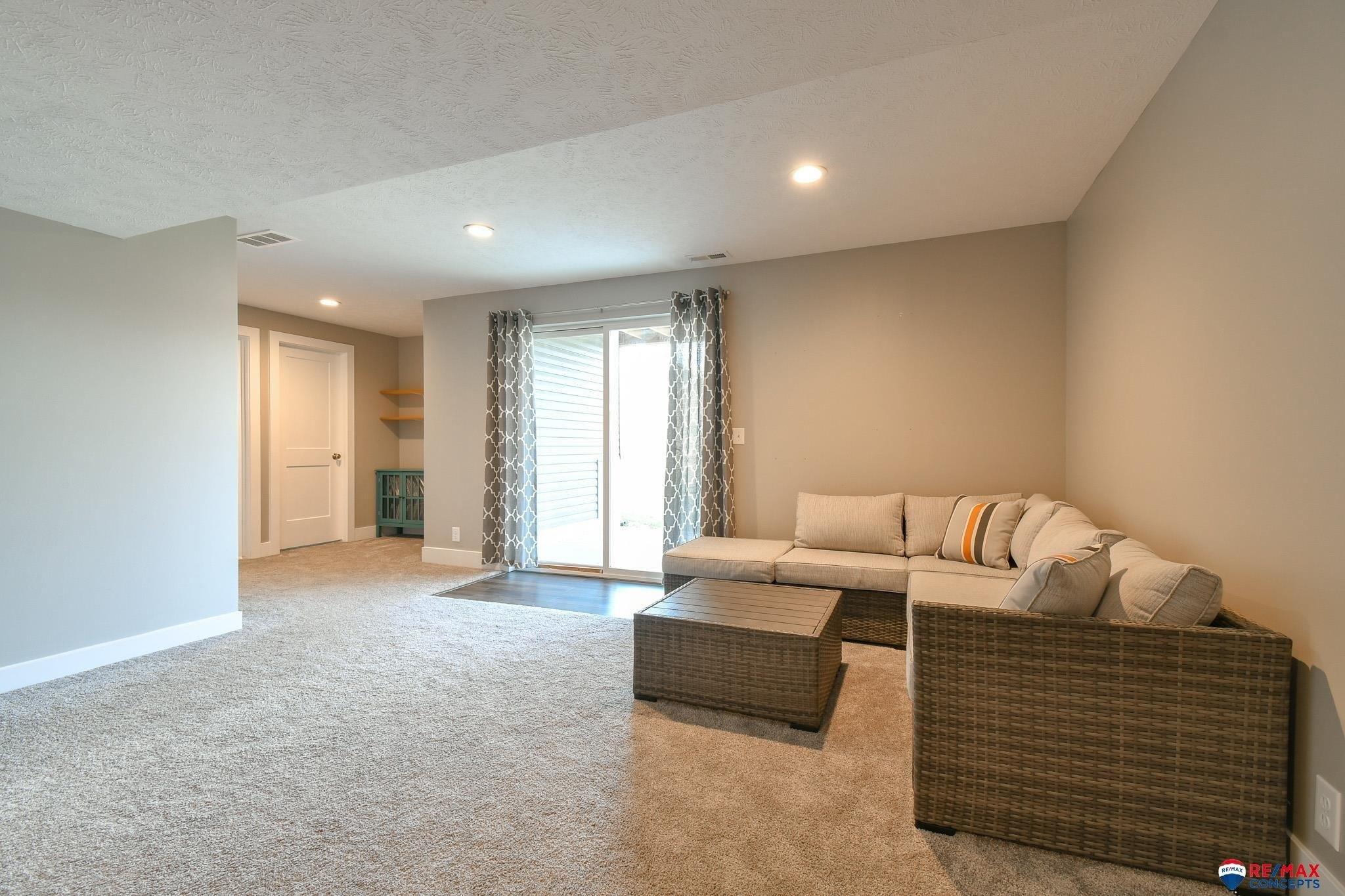 W Rebecca Ln, Lincoln, NE 68528