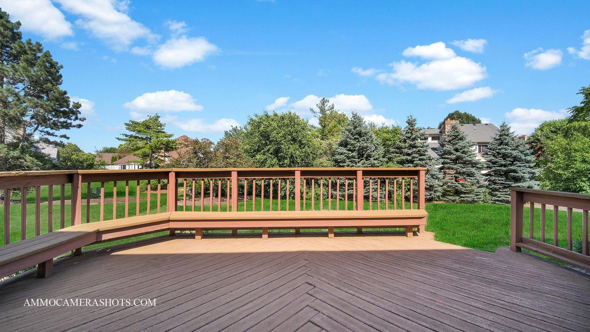 Broadmoor Cir, Naperville, IL 60564