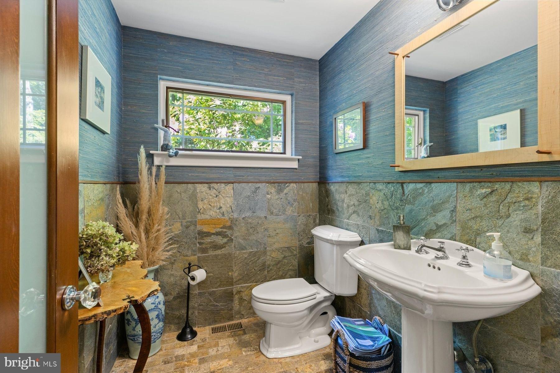 Hunters Farm Rd, Henryville, PA 18332