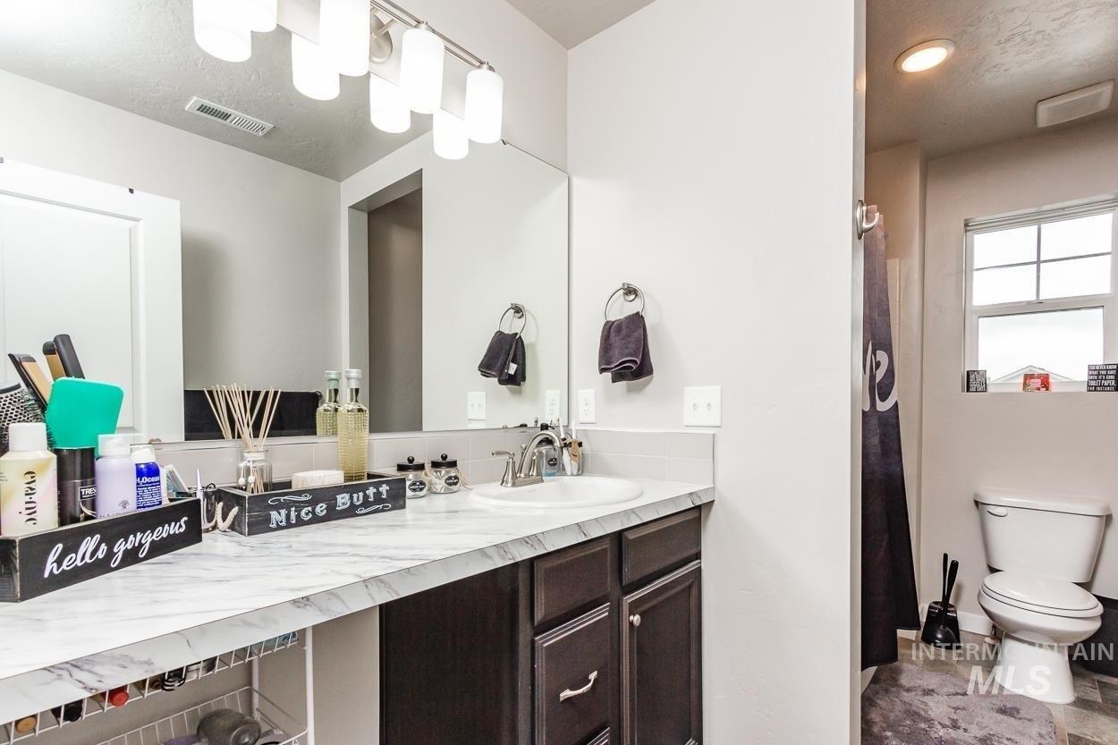 E Holly Ridge Dr, Nampa, ID 83686