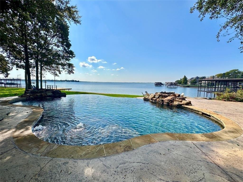 Diamond Point Dr, Mabank, TX 75156