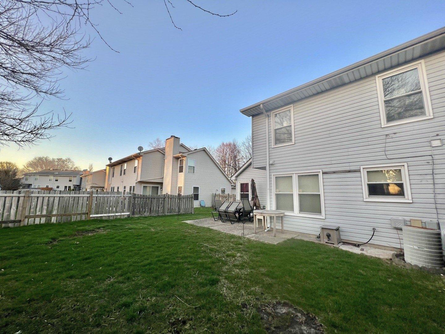 Bradbury Cir, Carol Stream, IL 60188