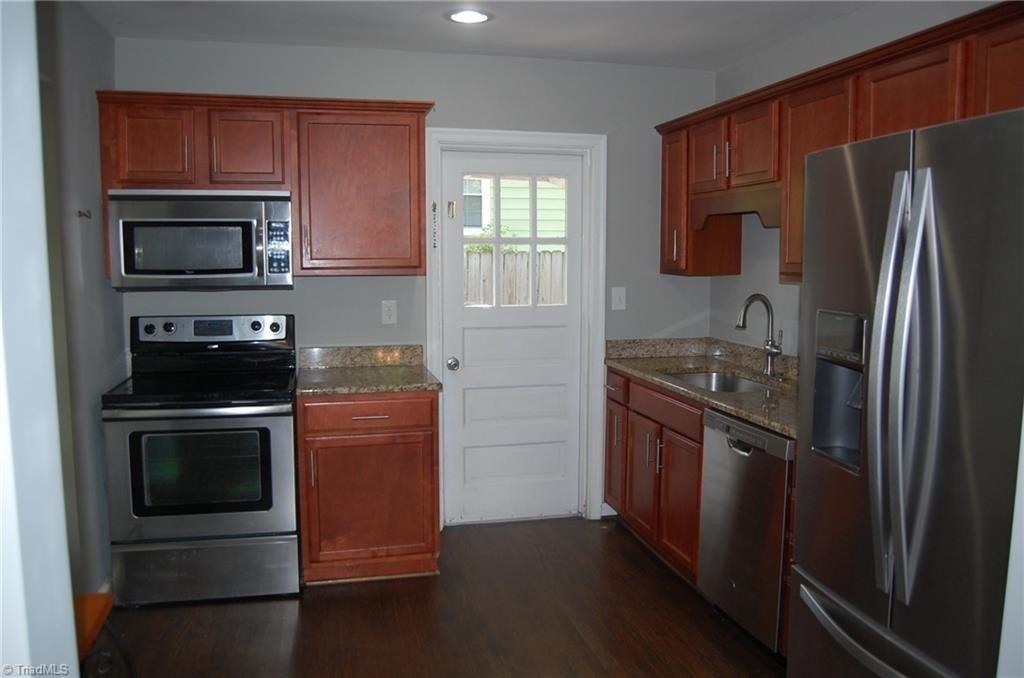 Stratford Dr, Greensboro, NC 27408