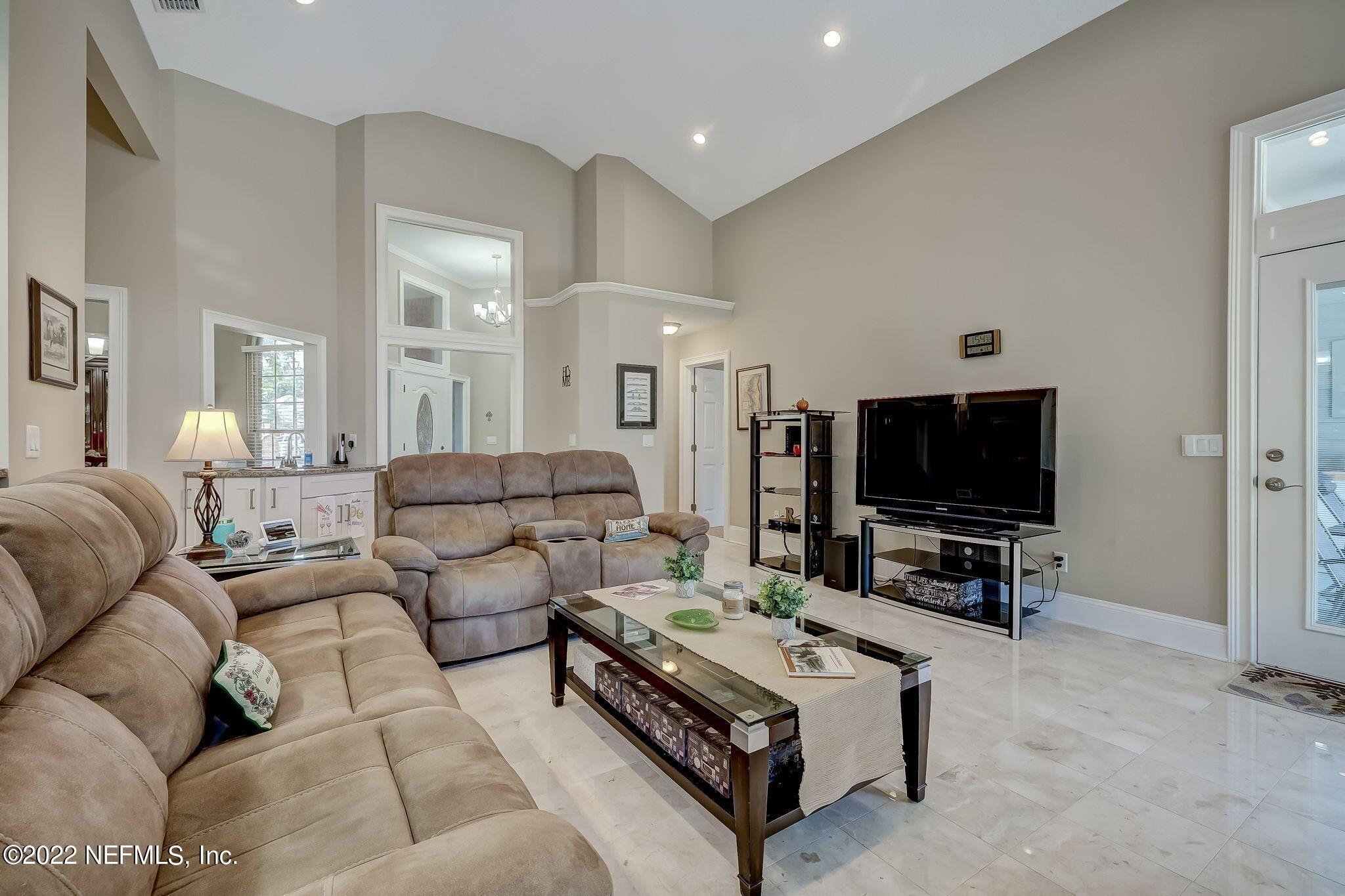 Lord Byron Ln, Jacksonville, FL 32223