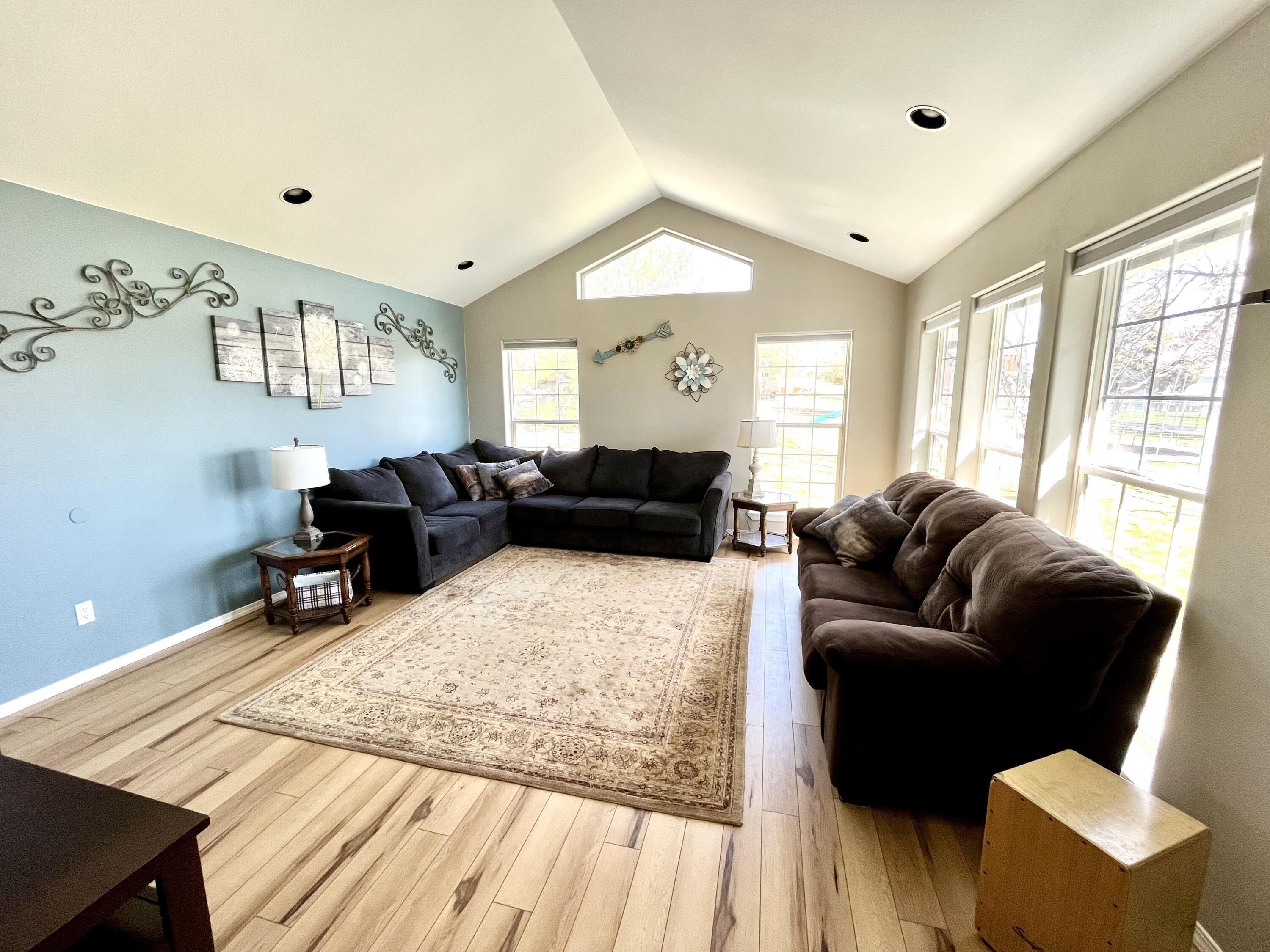S Adams Dr, Madras, OR 97741