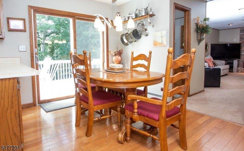 Robin Dr, Oak Ridge, NJ 07438