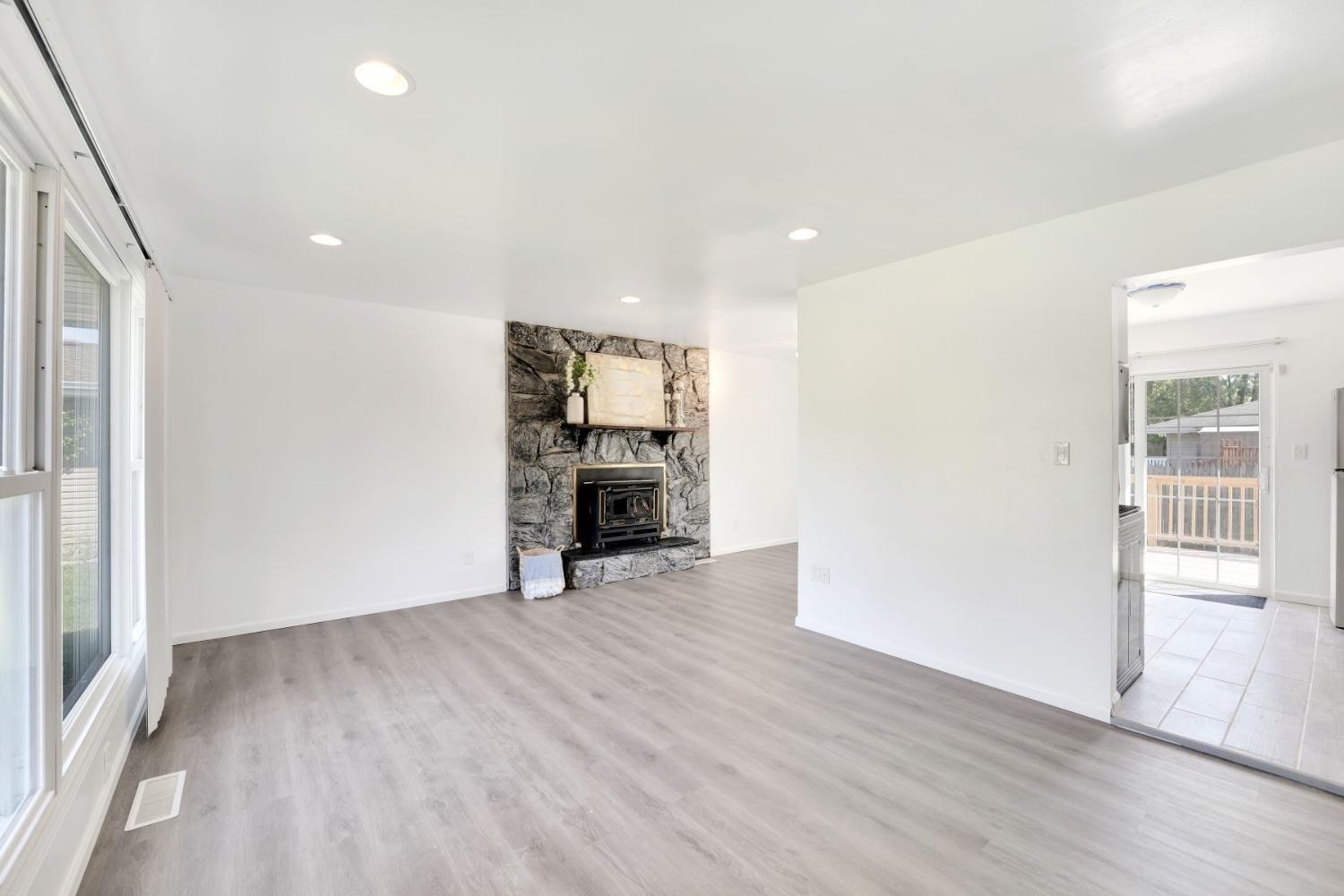 Whitcomb St, Merrillville, IN 46410