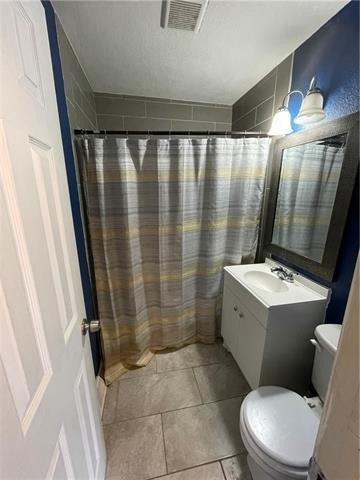N Tullis Dr, Kansas City, MO 64119