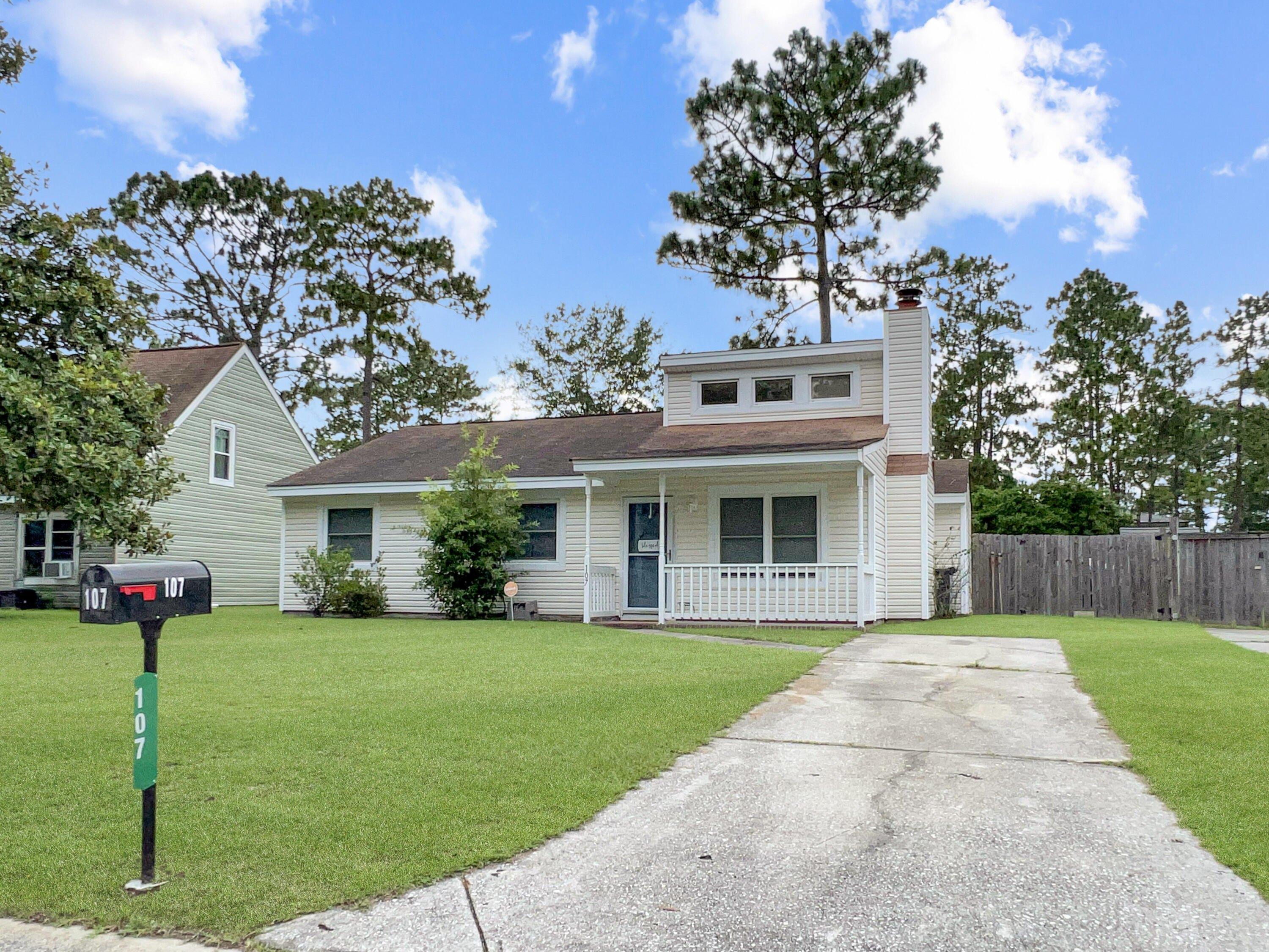 Broken Trl, Summerville, SC 29486