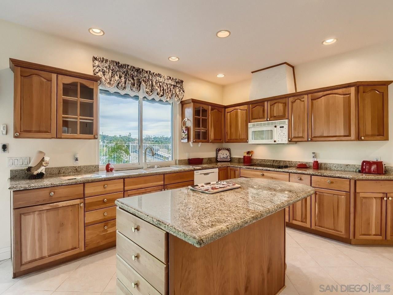 Lake Meadow Ln, Escondido, CA 92026
