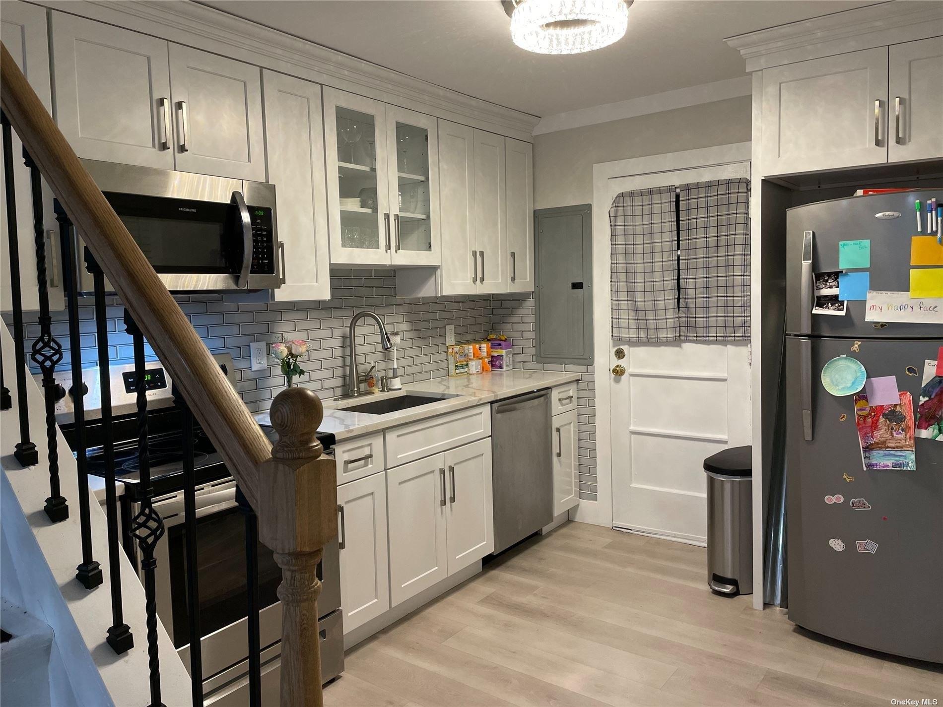 Old Farm Rd, Levittown, NY 11756