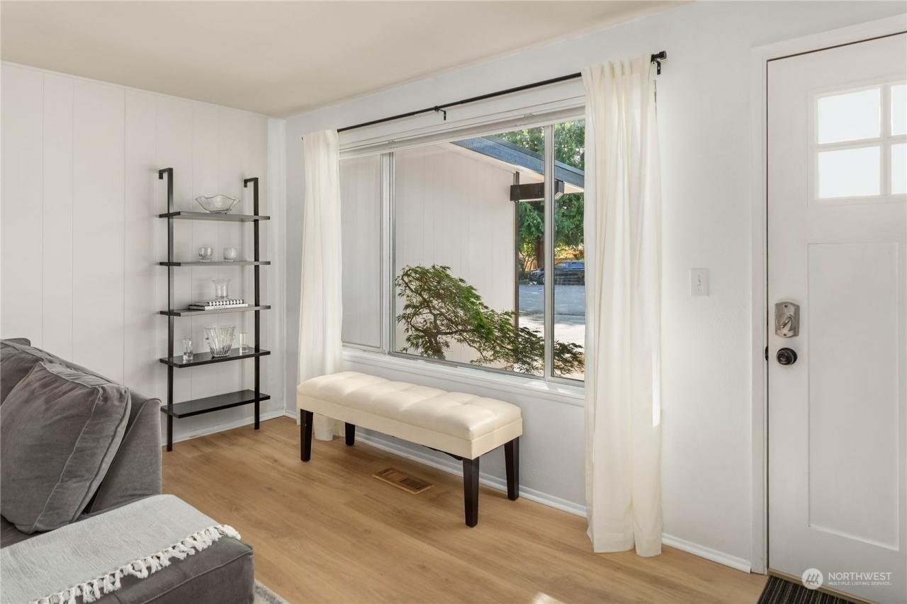 Ne 18th Ct, Renton, WA 98059