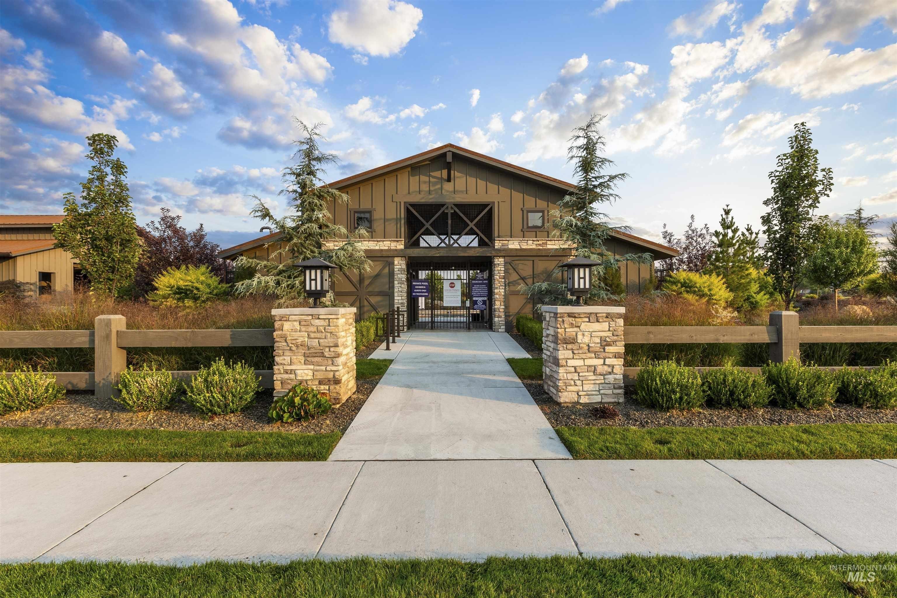 W Strant St, Eagle, ID 83616