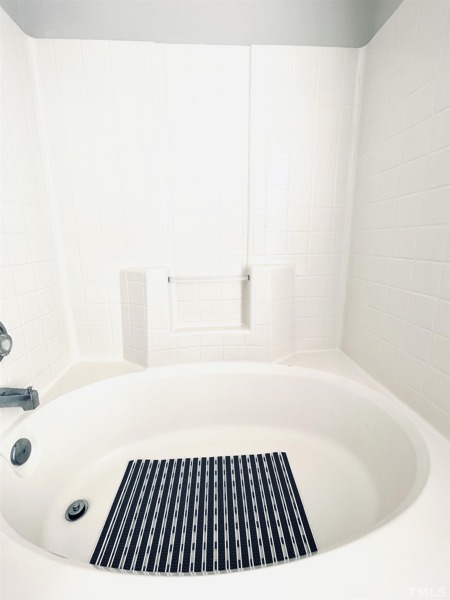 Satinleaf Dr, Raleigh, NC 27616