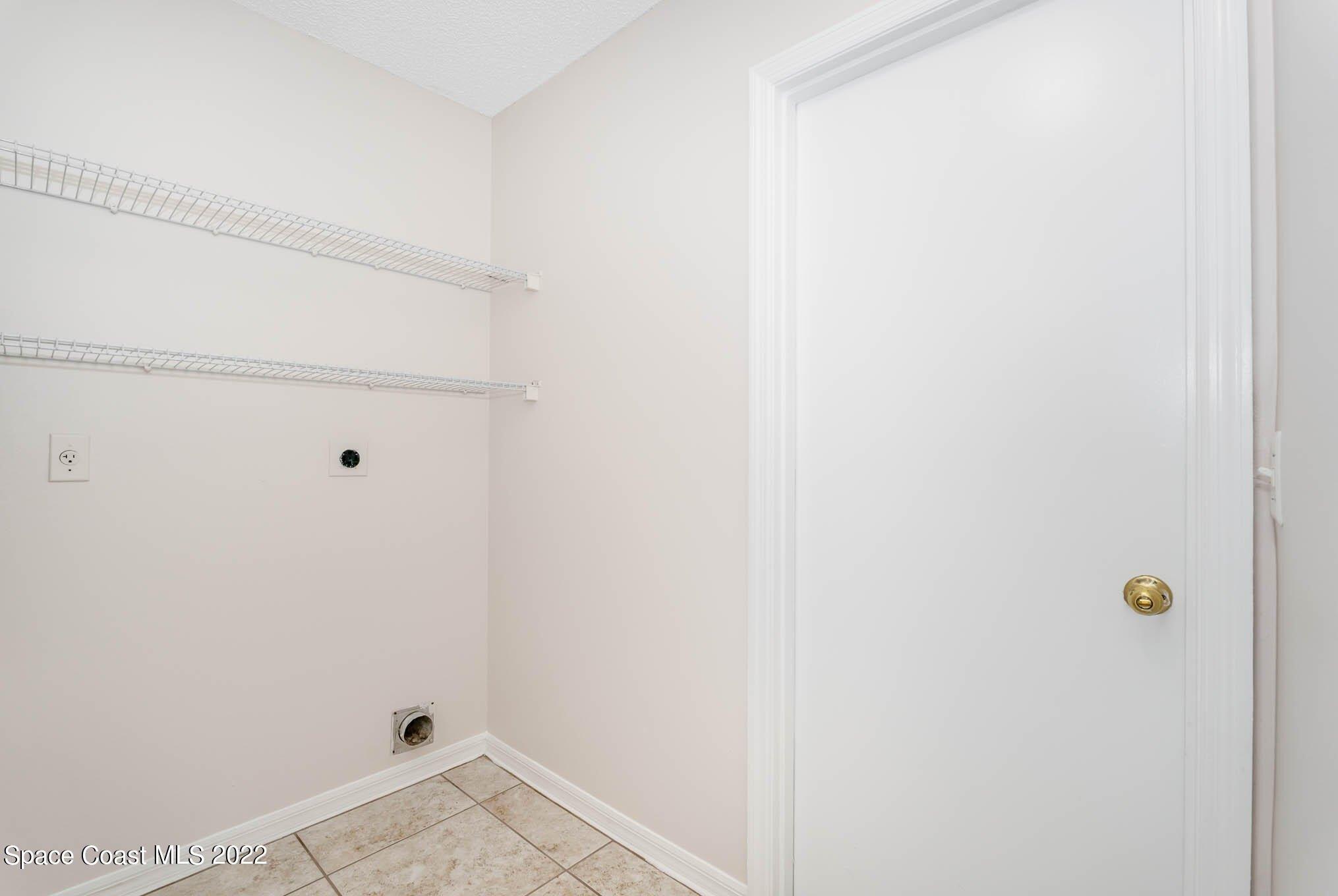 Vista Lake Cir, Melbourne, FL 32904