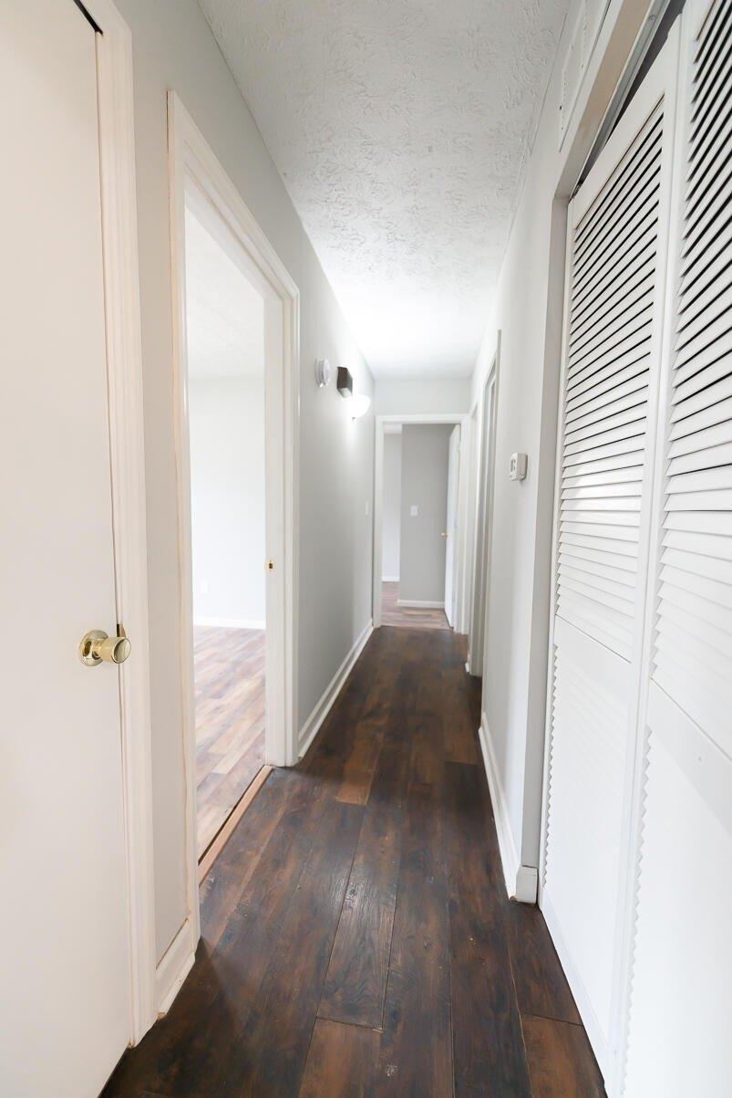 Laura Dr, Winchester, KY 40391
