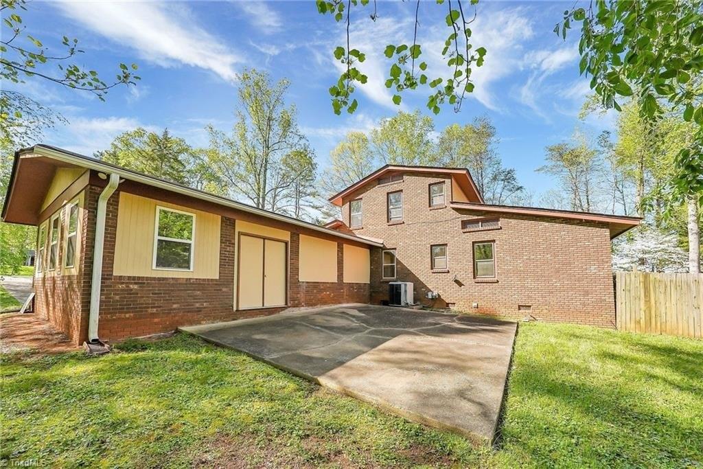 Langhorne Dr, Winston Salem, NC 27106
