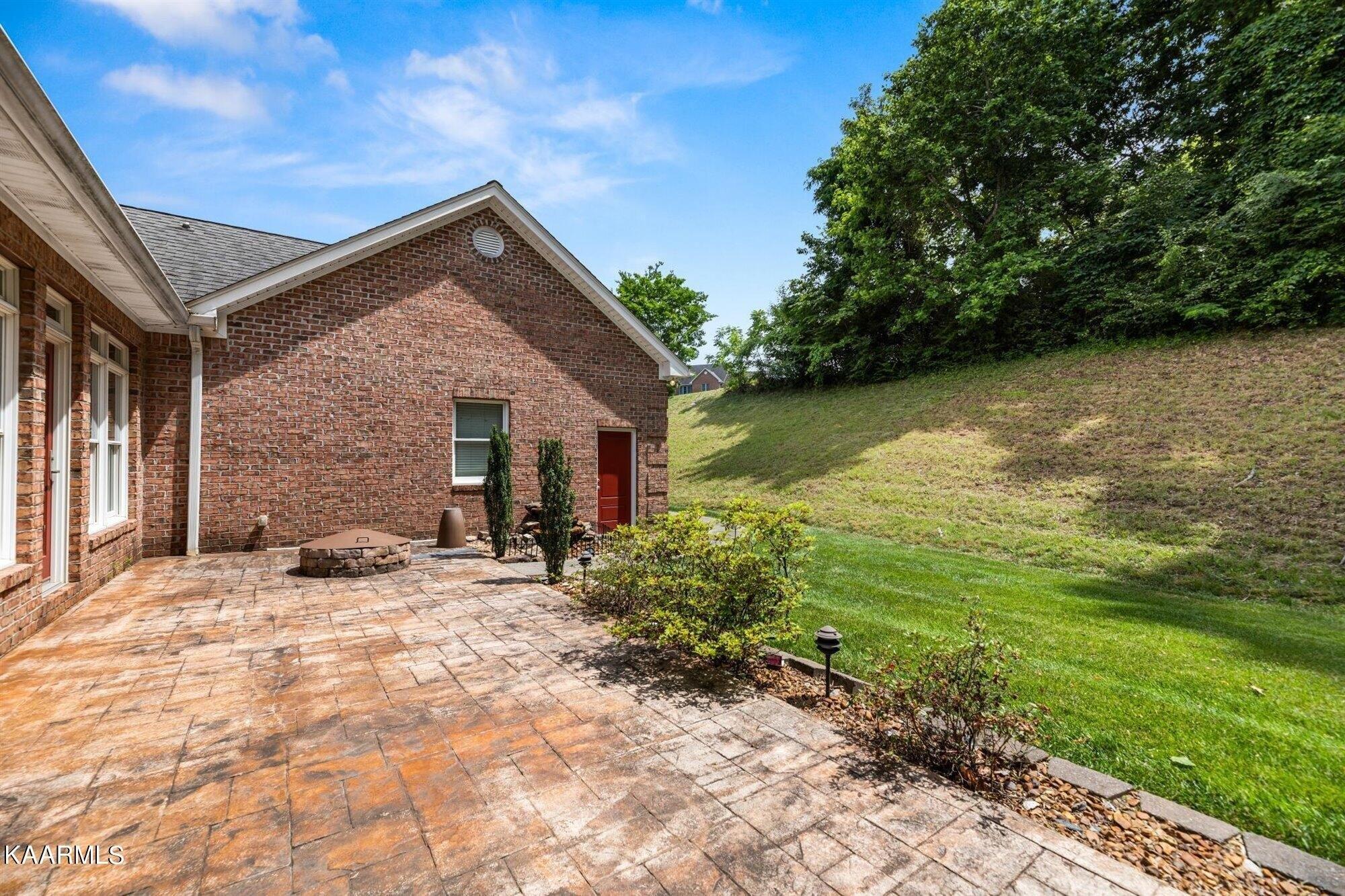 Breckenridge St, Athens, TN 37303