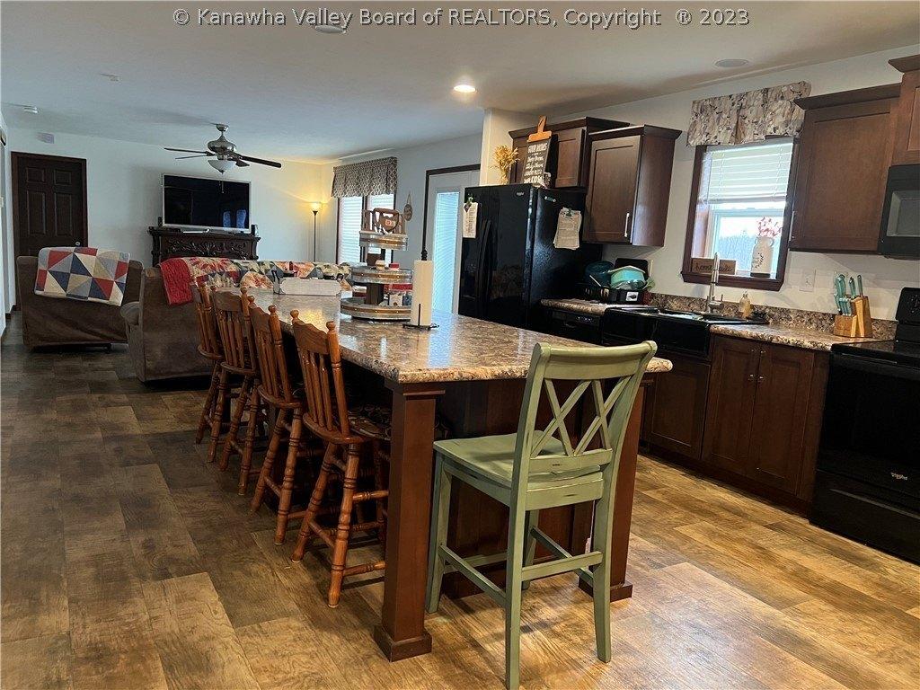 7 Mile Ridge Rd, Apple Grove, WV 25502