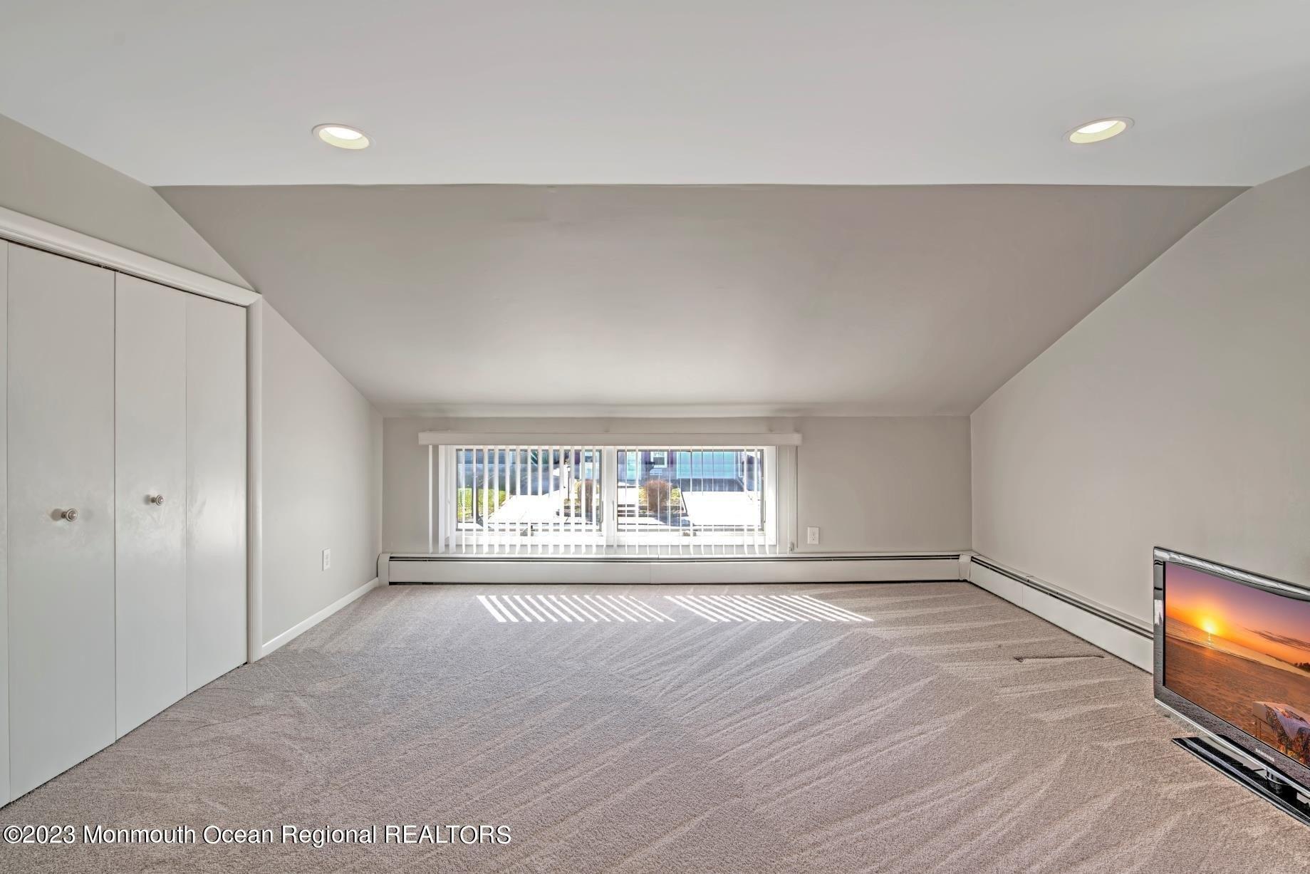 Washington Ave, Iselin, NJ 08830
