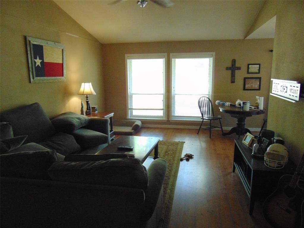 Columbia Cir, Lake Dallas, TX 75065