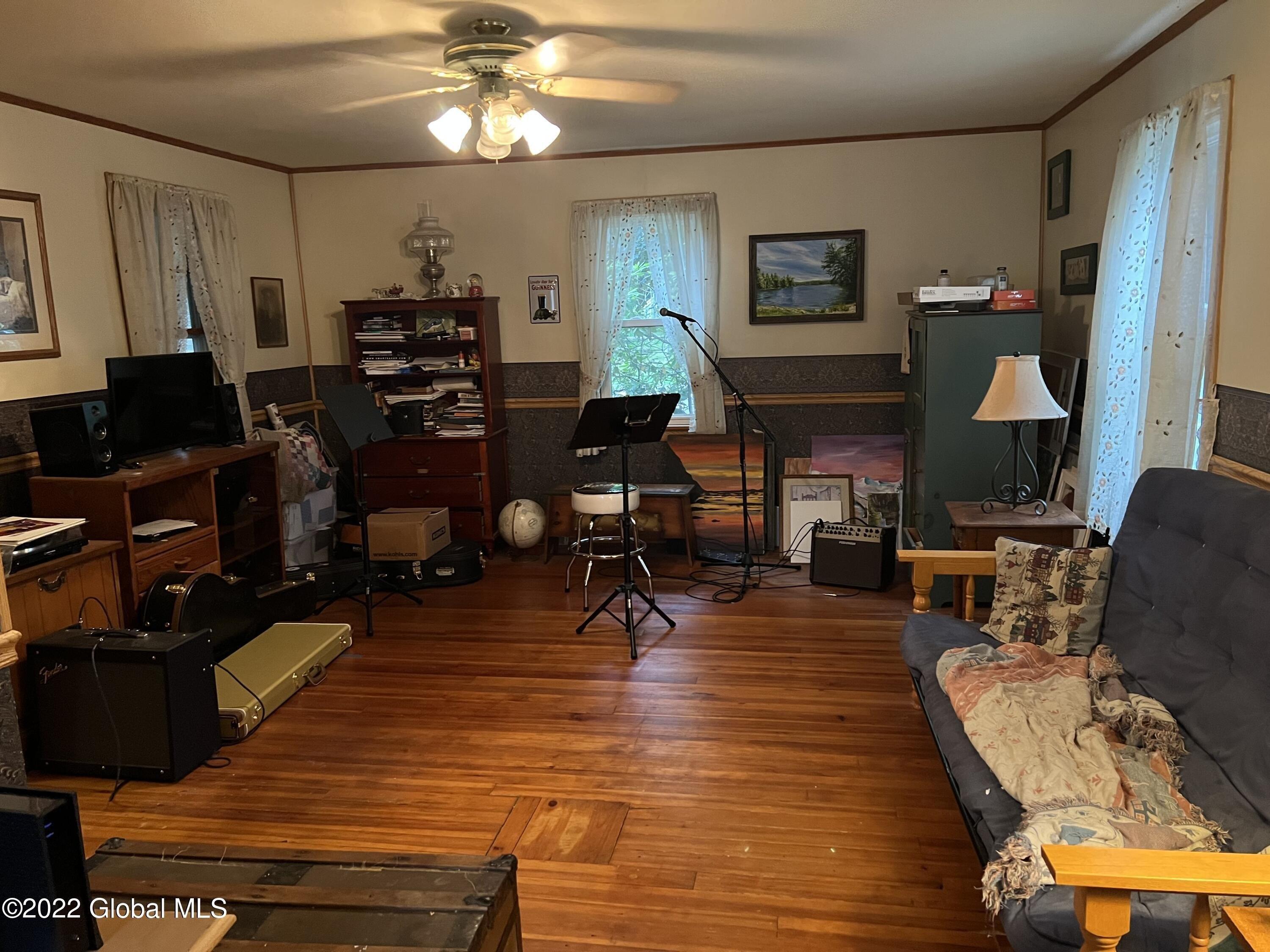 Leonard St, Gansevoort, NY 12831