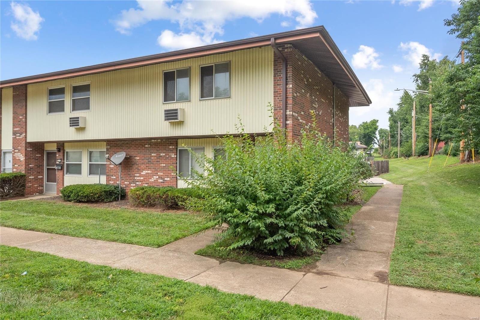 Hazelcrest Dr, Hazelwood, MO 63042