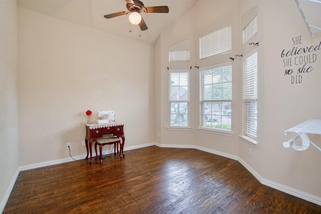 Realoaks Dr, Fort Worth, TX 76131