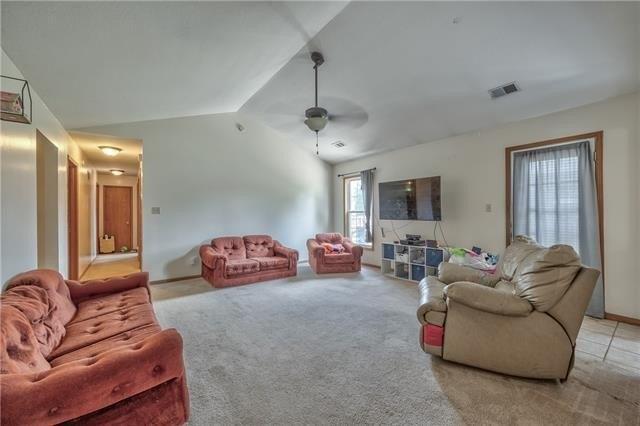 Hidden Valley Dr, Tonganoxie, KS 66086
