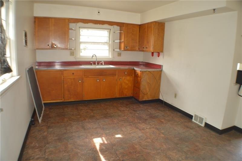 Phillips St, Charleroi, PA 15022