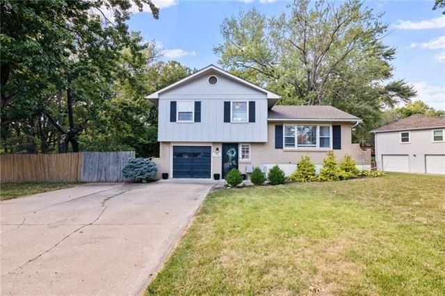 N Tracy Ave, Kansas City, MO 64118