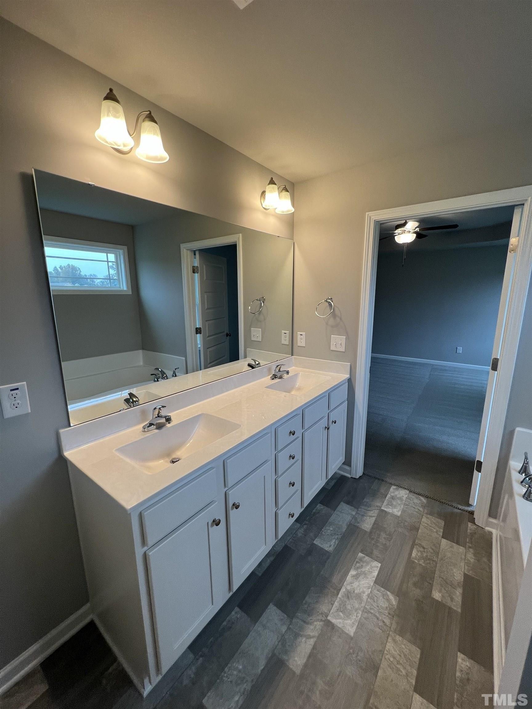 Salt Life Pl, Four Oaks, NC 27524