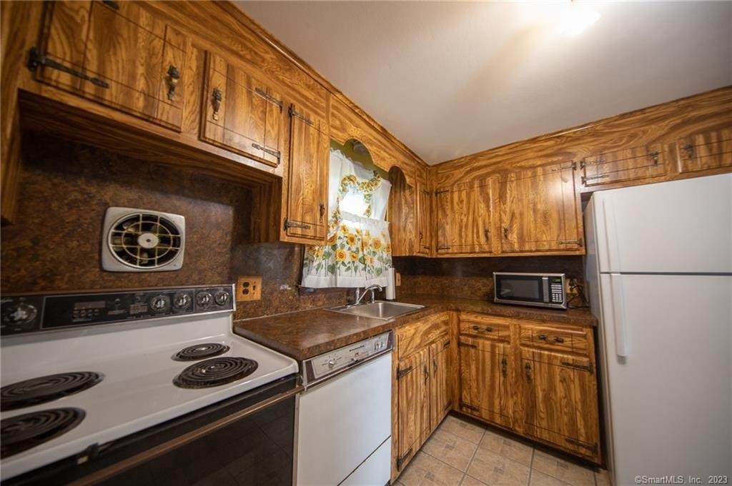 Mark Trl, Groton, CT 06340