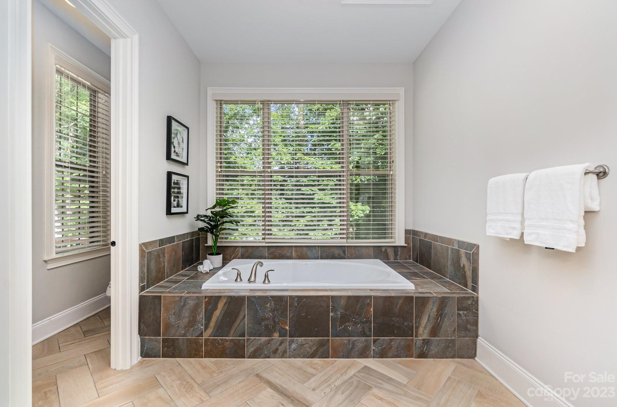 Pondmeade Ln, Matthews, NC 28104
