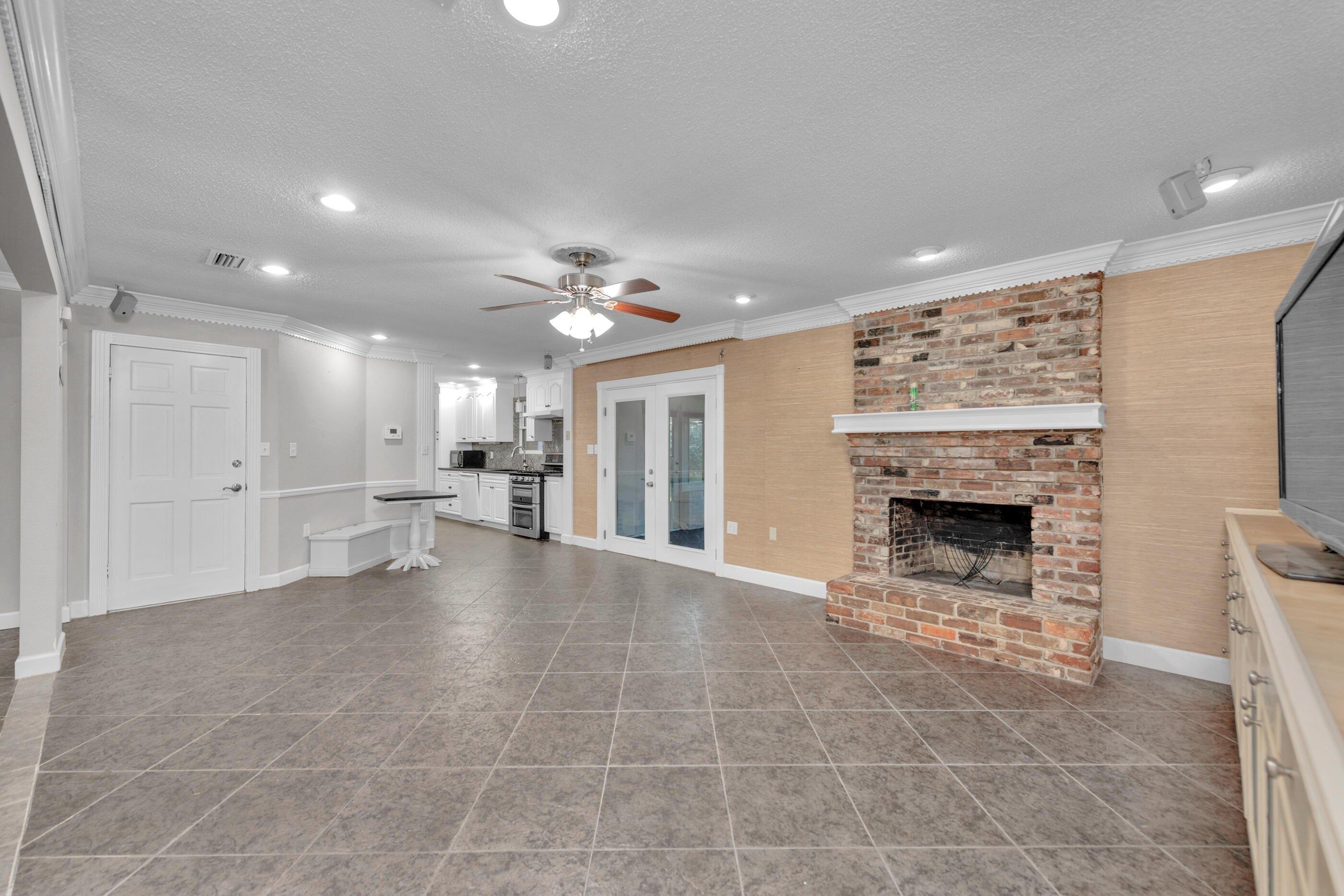 Ewing Ct Nw, Fort Walton Beach, FL 32548