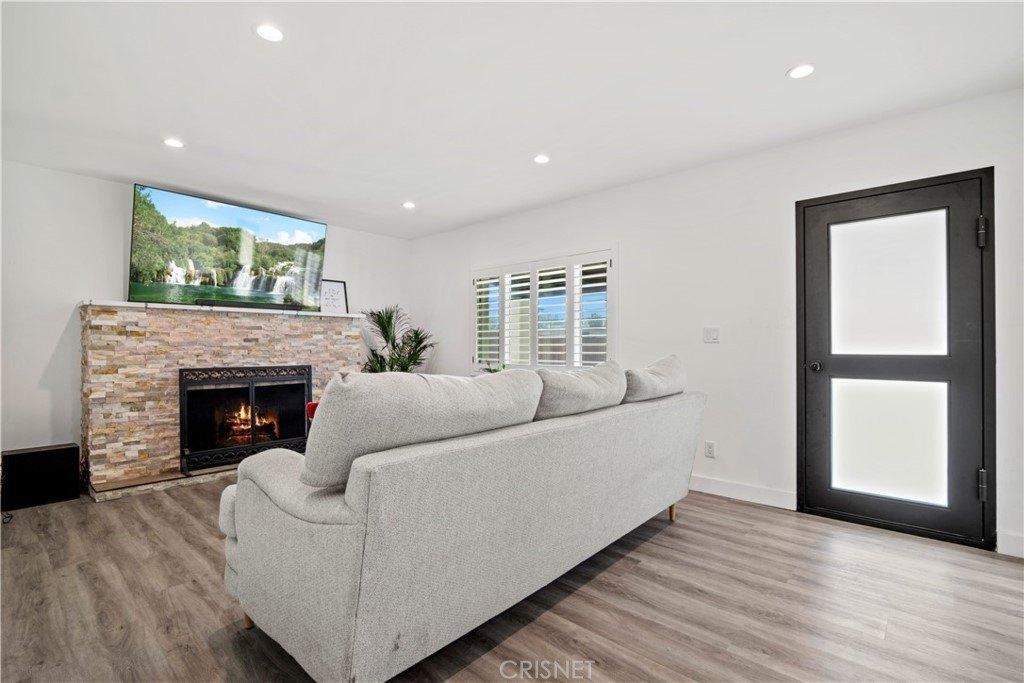 Apricot Rd, Simi Valley, CA 93063