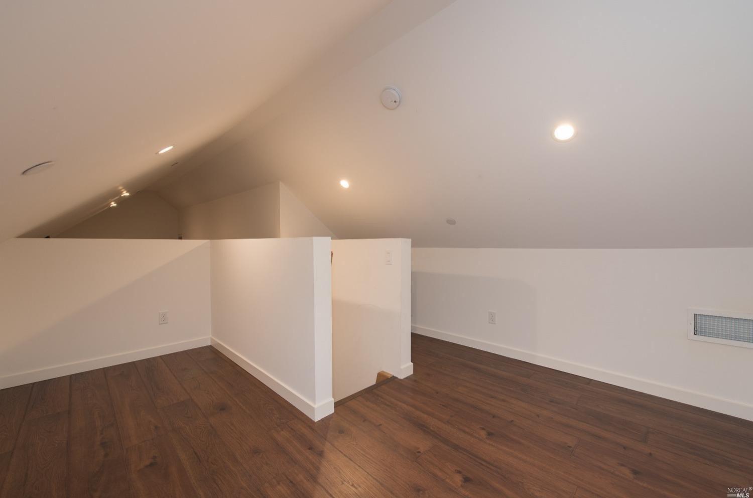 Oak St, Santa Rosa, CA 95404