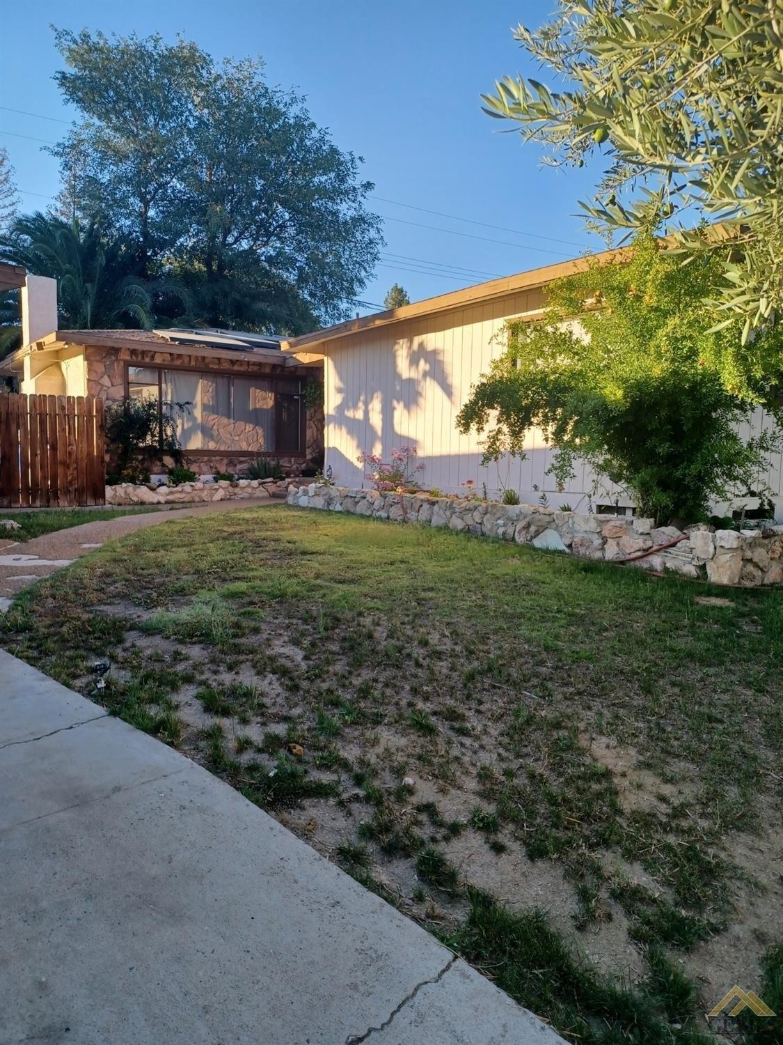 Saratoga St, Bakersfield, CA 93306