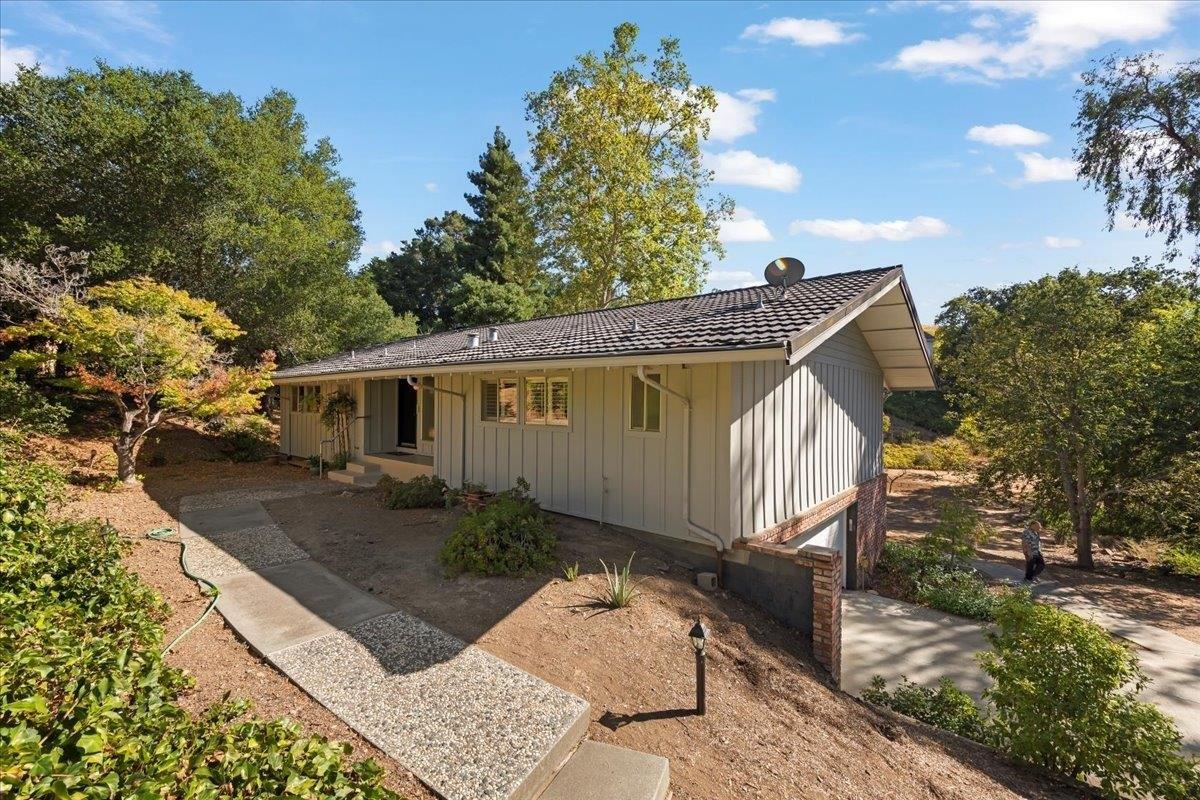 Stratford Ct, Monte Sereno, CA 95030